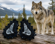 Load image into Gallery viewer, Formline pewter wolves