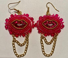 Load image into Gallery viewer, Pink lips with gold chains