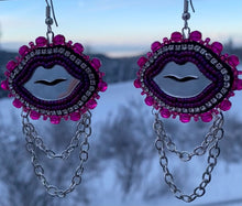 Load image into Gallery viewer, Mirror lips with chains