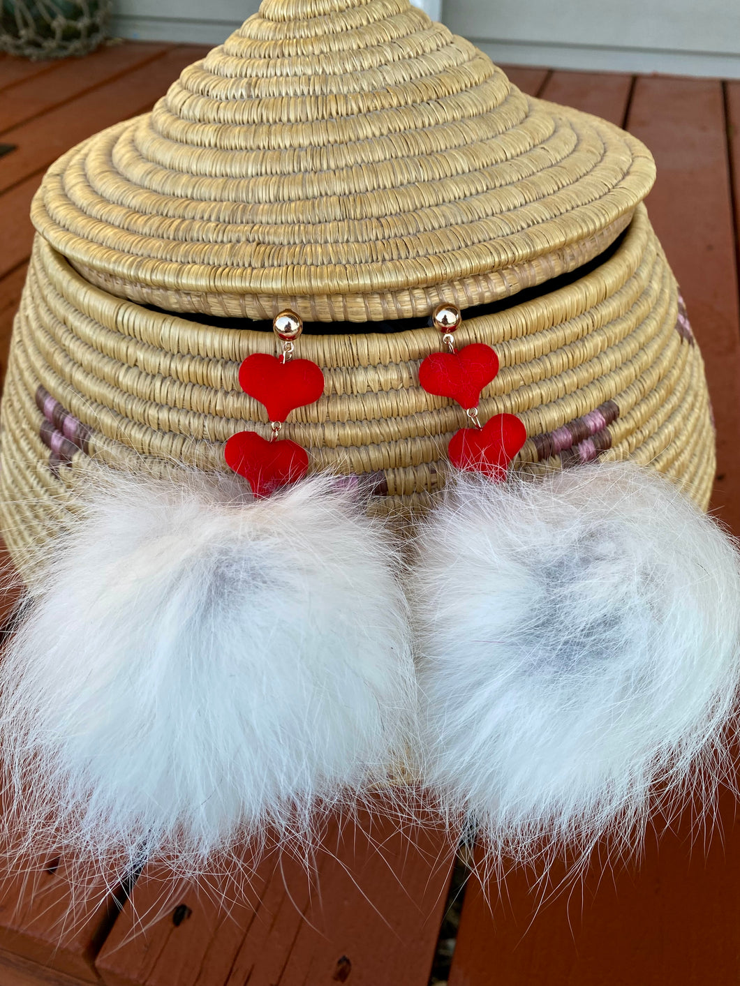 Arctic Fox Mega pom w two velvet hearts (studs)