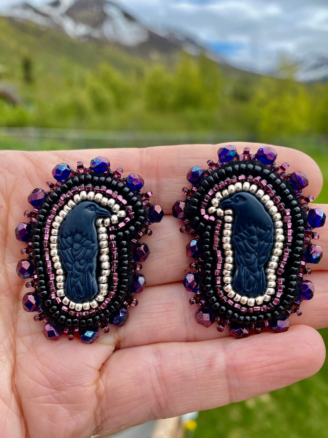 Raven studs-maroon