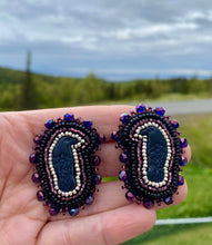 Load image into Gallery viewer, Raven studs-maroon
