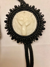 Load image into Gallery viewer, Wolf bolo tie
