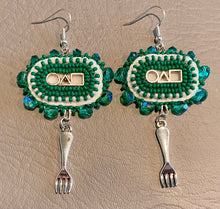 Load image into Gallery viewer, Squid Game symbol earring with forks
